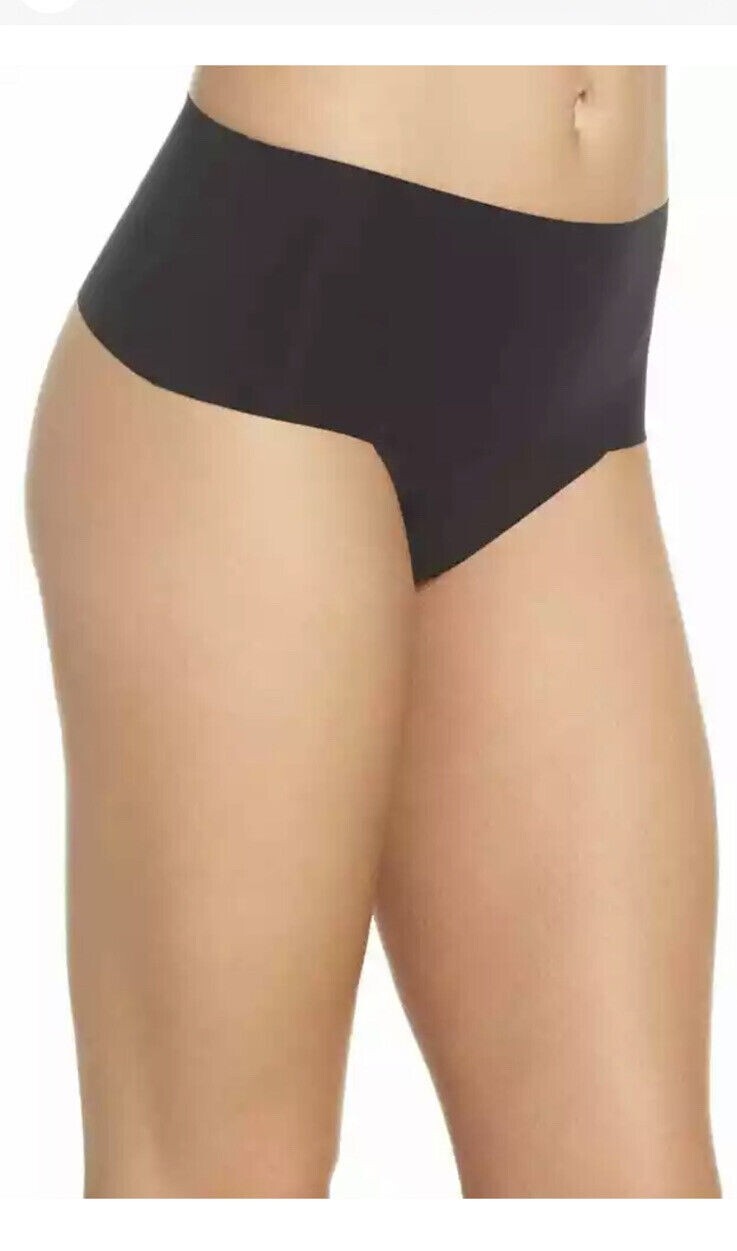 Spanx Undie-tectable Thong Panty Size M Black SP0115 (F-11)