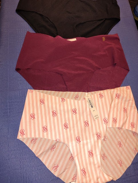 MEDIUM–VICTORIA’S SECRET LOGO HIPHUGGER/HIPSTER -STRIPE/BURGANDY/BLACK- LOT OF 3