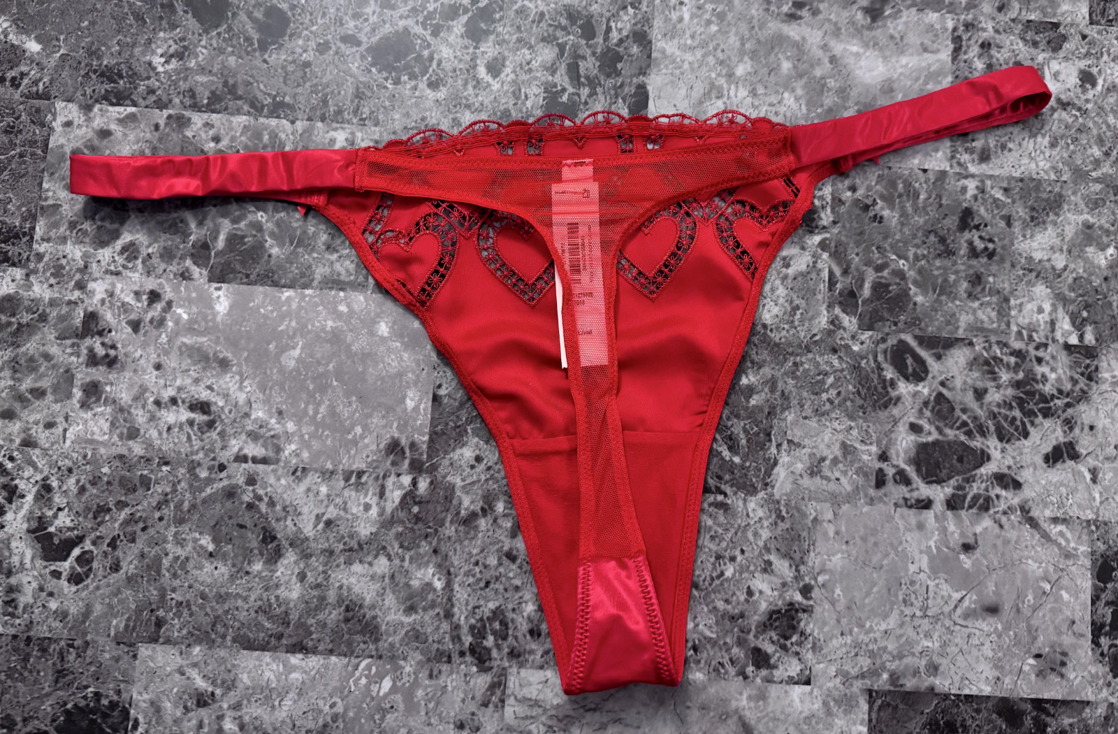 VICTORIA’S SECRET RED SATIN SMOOTH HEART CUTOUT EMBROIDERY MESH THONG PANTIES