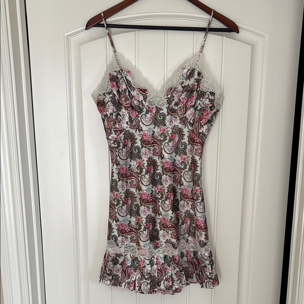 Vintage Y2K Victoria Secret Pink Floral Lace Pleated Satin Nightgown Size Small