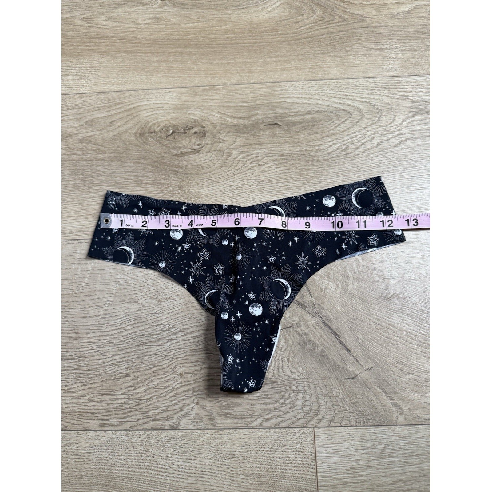 EUC Victoria’s Secret Celestial Galaxy Star Moon No Show Seamless Thong black L
