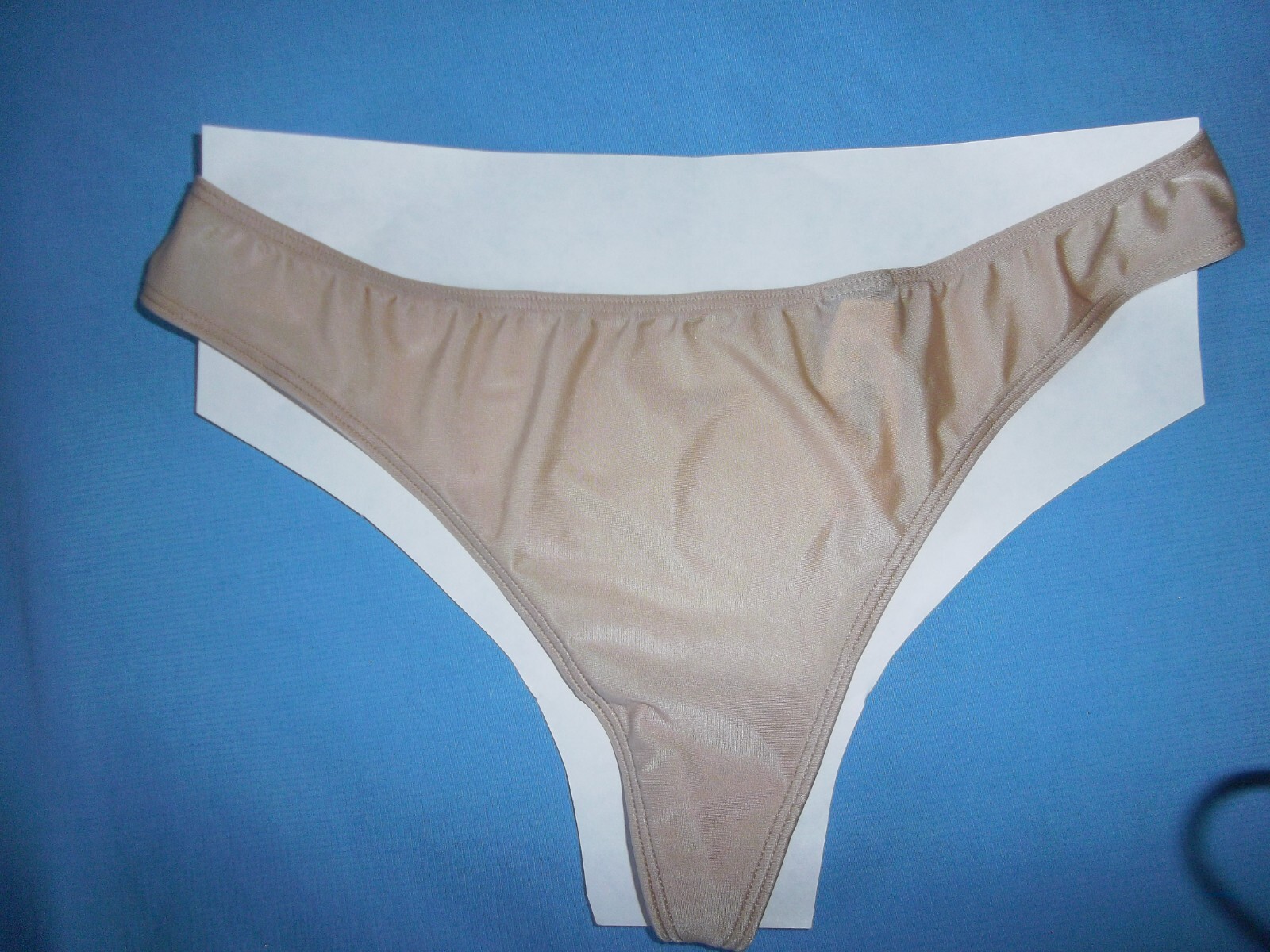 NWT VICTORIA’S SECRET V-String Thongs Nude 3-String Back Bows PANTIES S/P