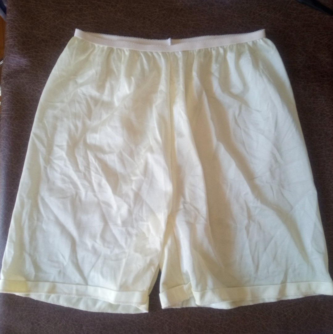 M – Vintage ALL NYLON Union Label Knicker Leisure Shorts Slick Slippery Sensual