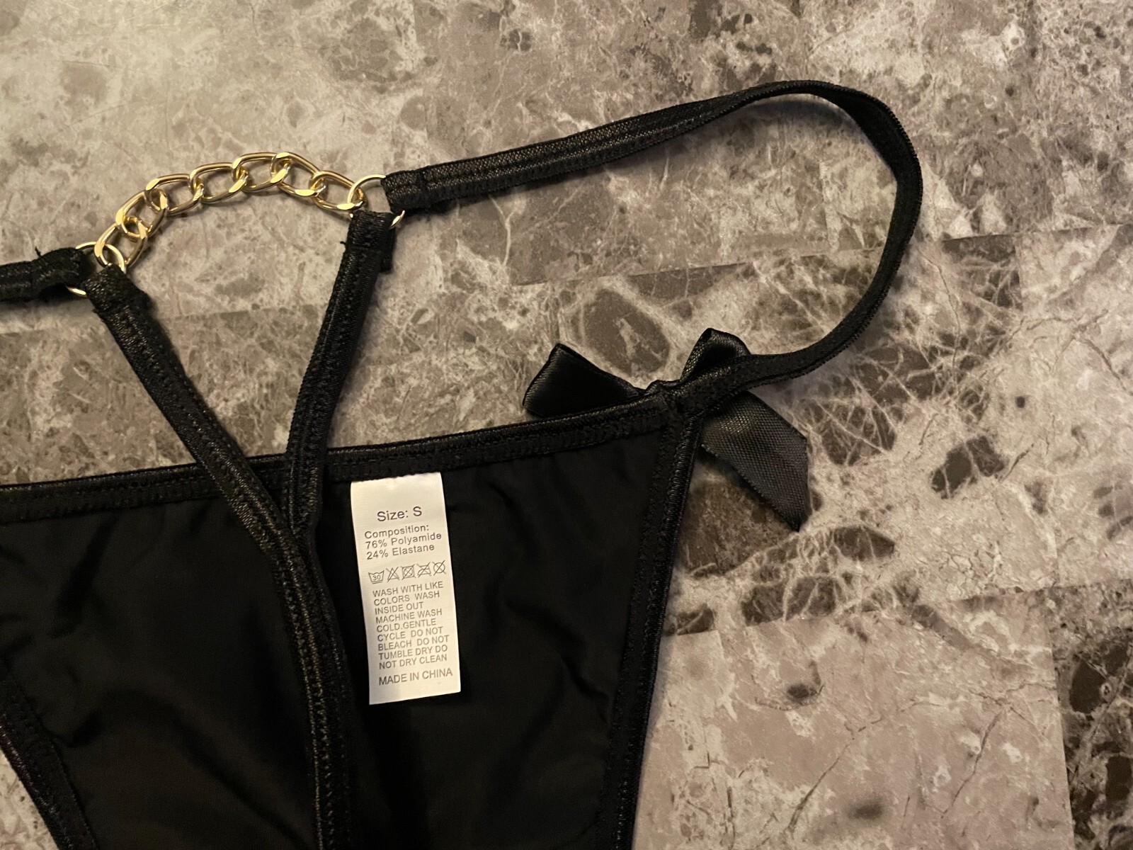 UNBRANDED SMALL BLACK SMOOTH GOLD CHAIN LINK BOW RARE V STRING PANTIES