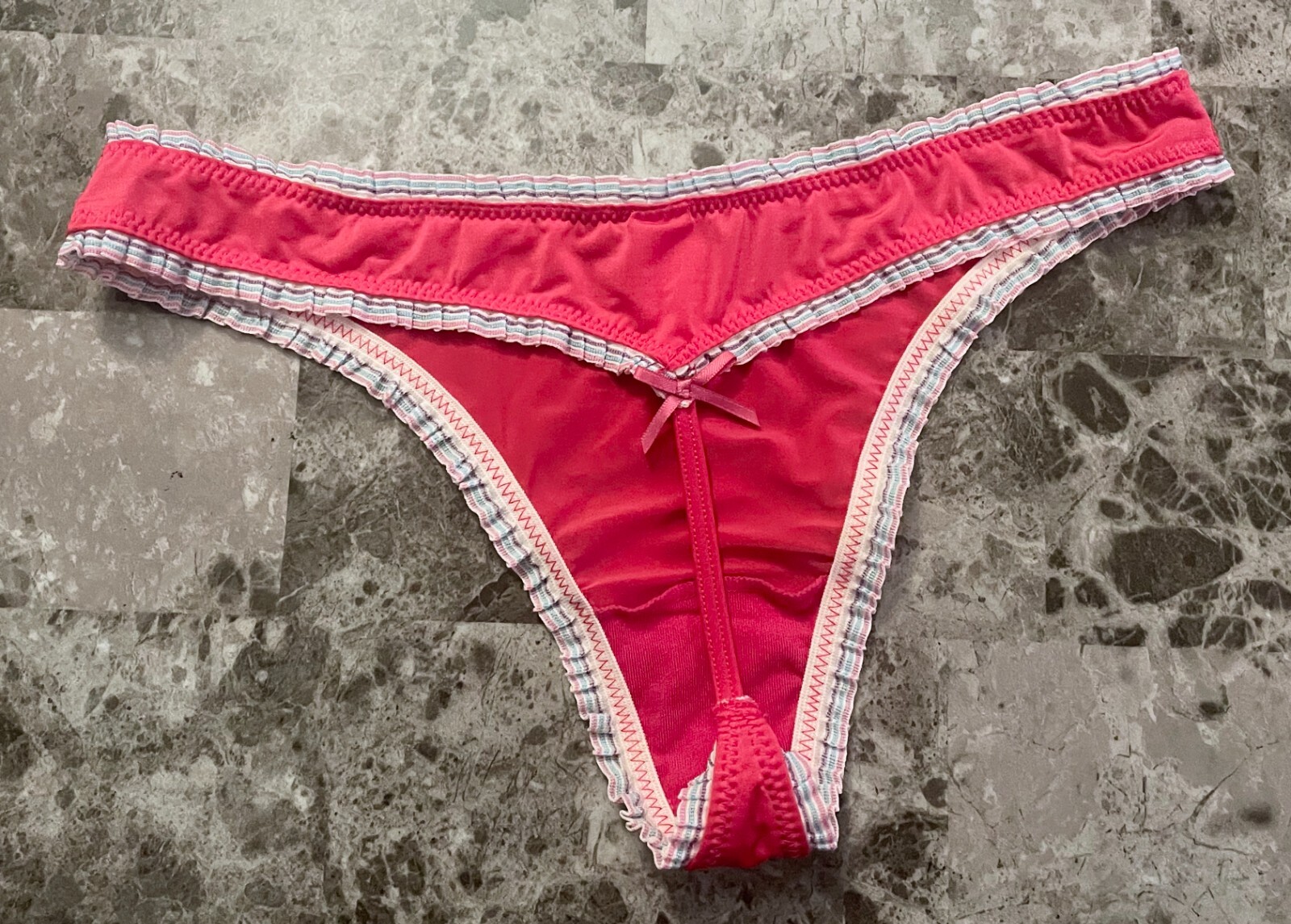 VICTORIA’S SECRET M PINK SMOOTH STRIPE PLEATED VINTAGE RARE V STRING PANTIES