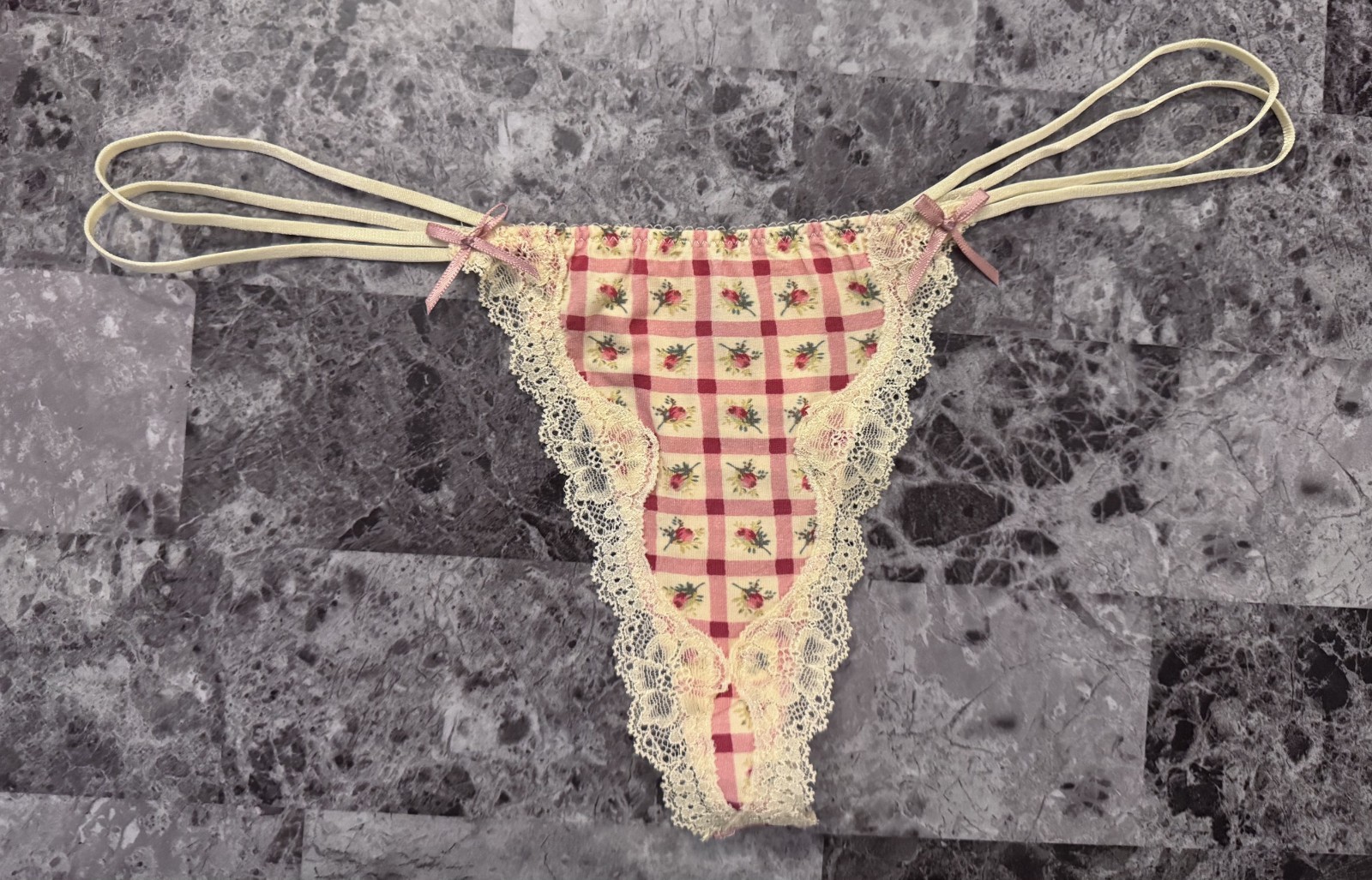 NWT URBAN OUTFITTERS OUT FROM UNDER S GINGHAM FLORAL LACE STRAPPY THONG PANTIES