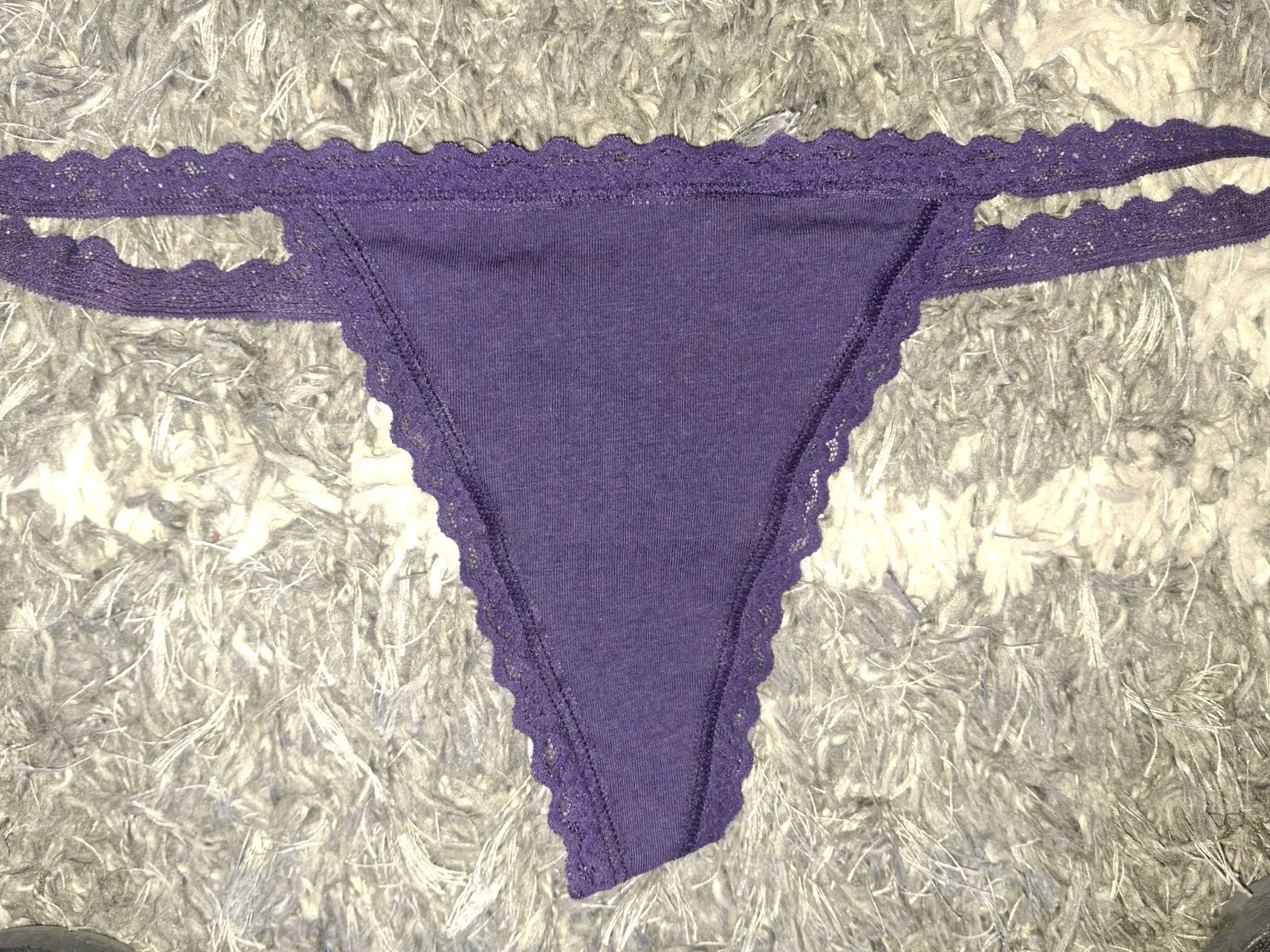 NeW Vs lace trim V-string Panty Size Large Deep Purple