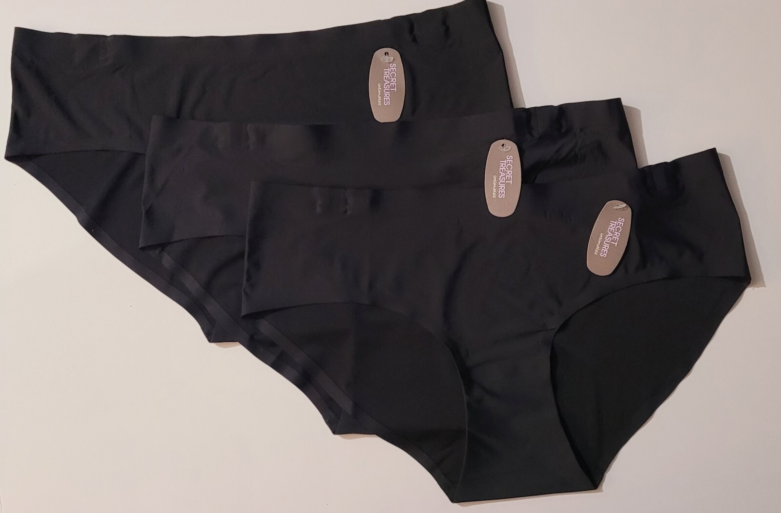 SECRET TREASURES WOMEN’S SEAMLESS HIPSTER PANTIES, 3 Pack Black Bonded Hipsters