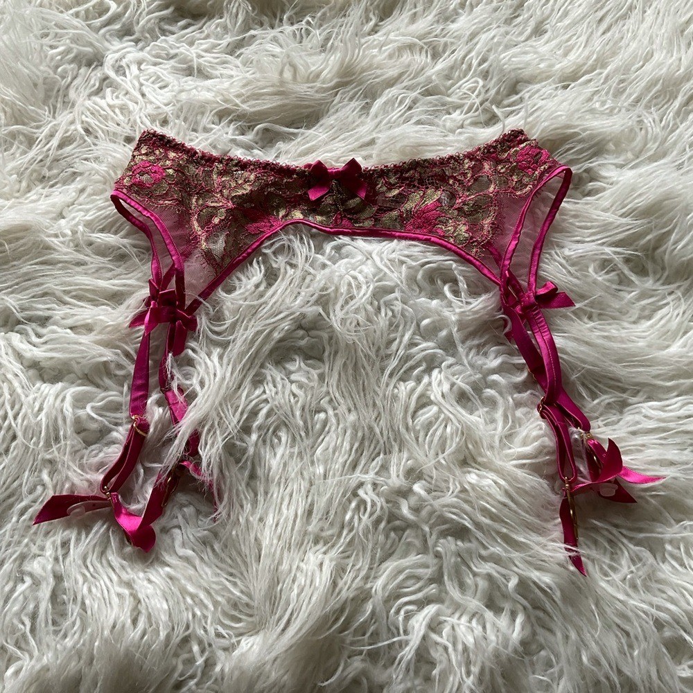 NWOT agent provocateur Lysianne lingerie pink gold floral mesh lace suspenders