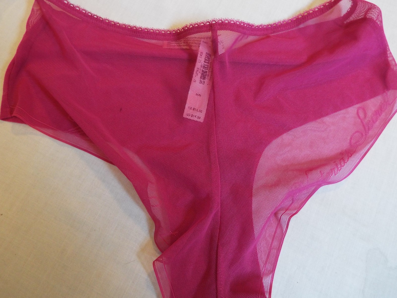 Victoria’s Secret No Show Cheeky Panty Allure Pink Size MED nwy