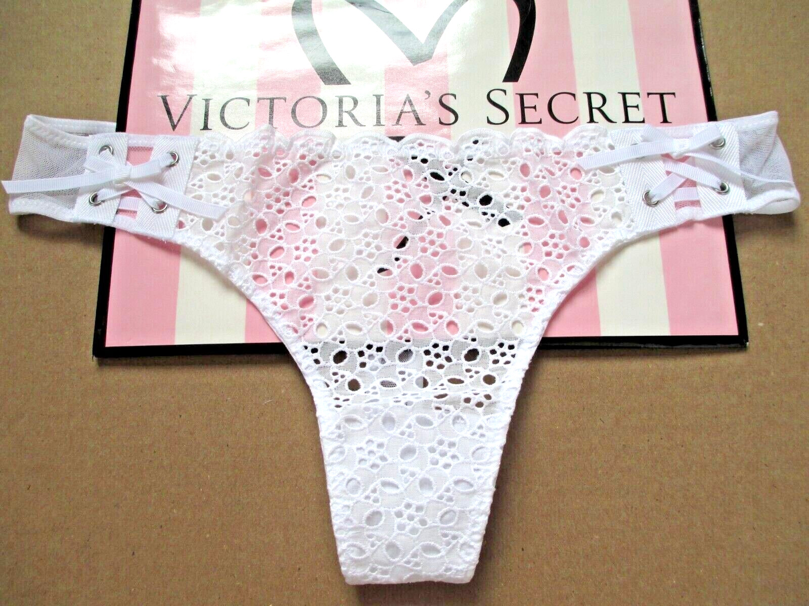 VICTORIA’S SECRET DREAM ANGELS Thong Panty VS White Embroidered Lace Mesh S M