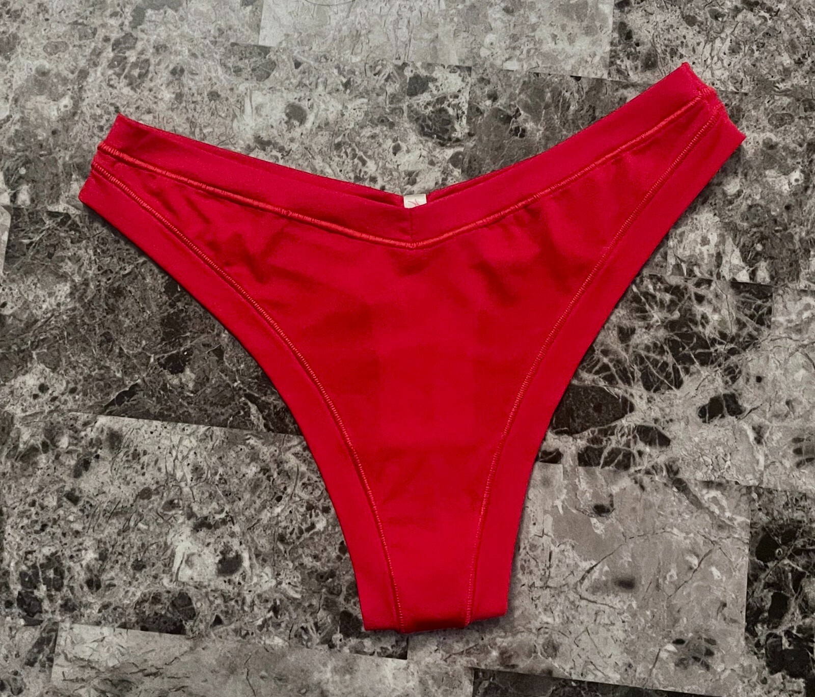 NWT VICTORIA’S SECRET PINK RED SMOOTH EVERYDAY STRETCH THONG PANTIES
