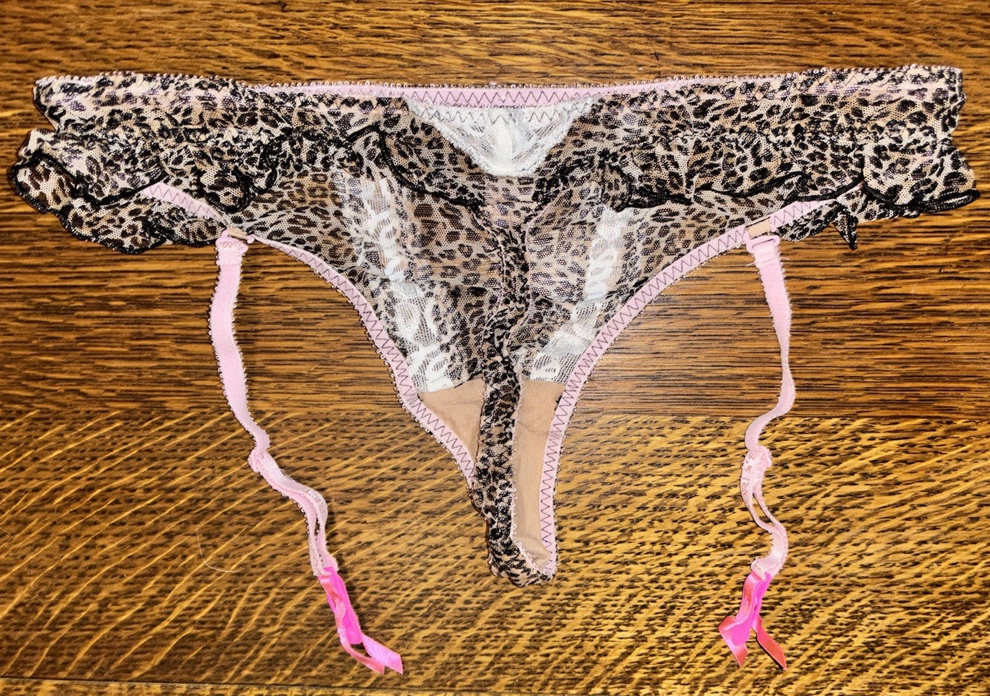 VICTORIAS SECRET Angels lace Mesh Ruffle garter thong panty animal Print Sz L