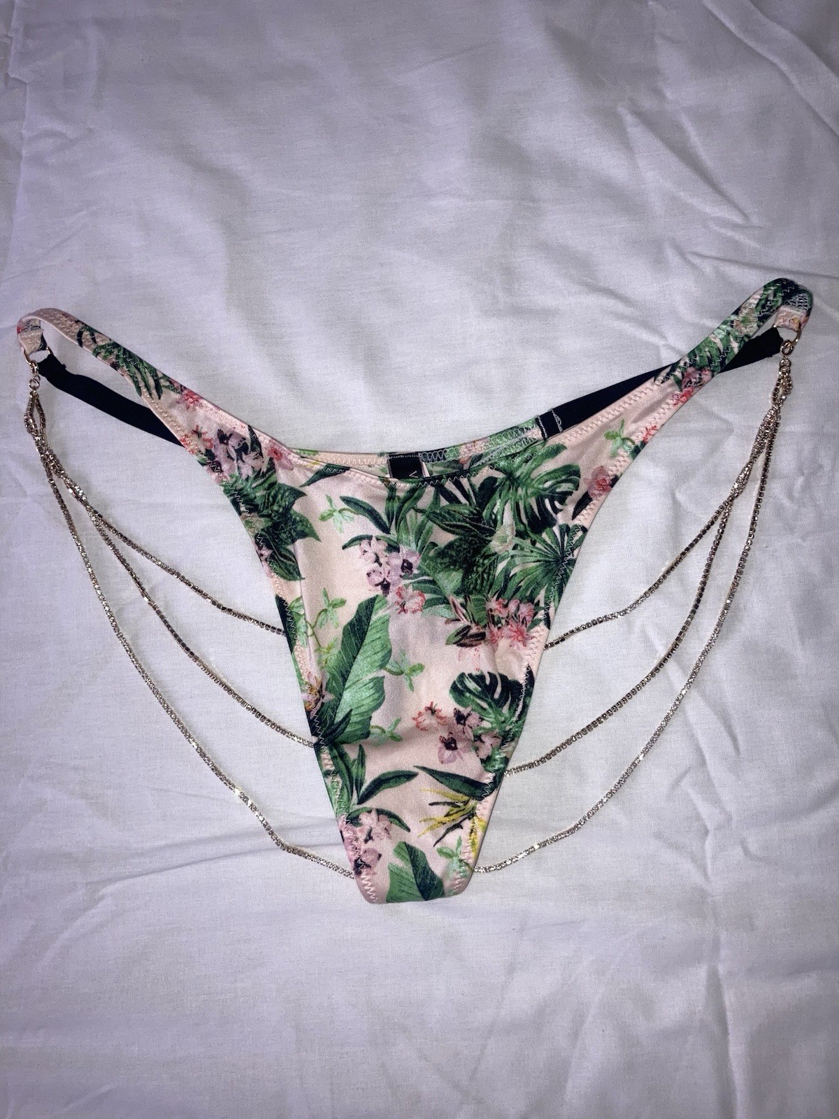 Victoria’s Secret Tropical Floral Shine Chain Strap Thong Panties Size M NWT HTF