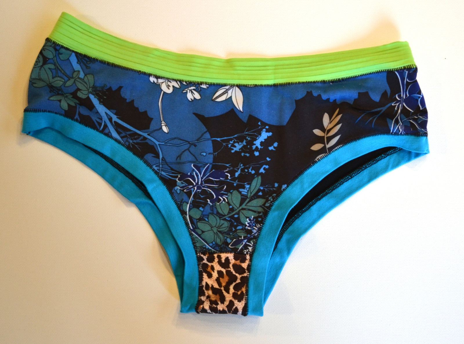 T. Santiago Athletic Activewear Stretch Boy Short Panties – Blue Scenic Print