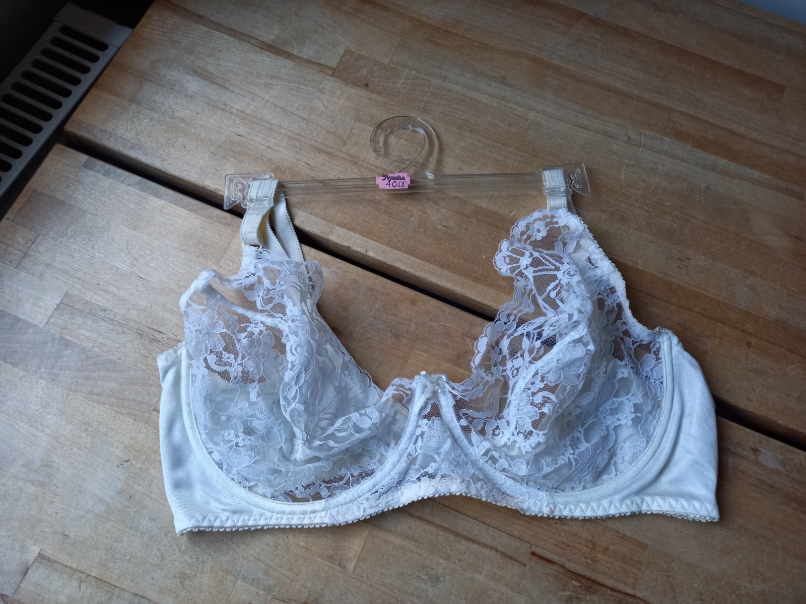 40DD White Bra with Full Lace Cups Underwire Bra 40DD BRAND NEW