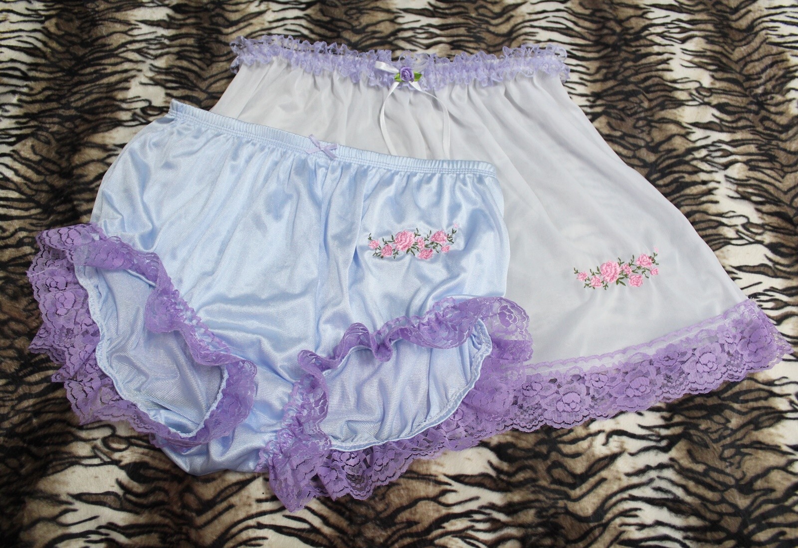 #226 2XL/ElasticW.24-42″ Vintage Style Purple Nylon Full Brief + White Half Slip