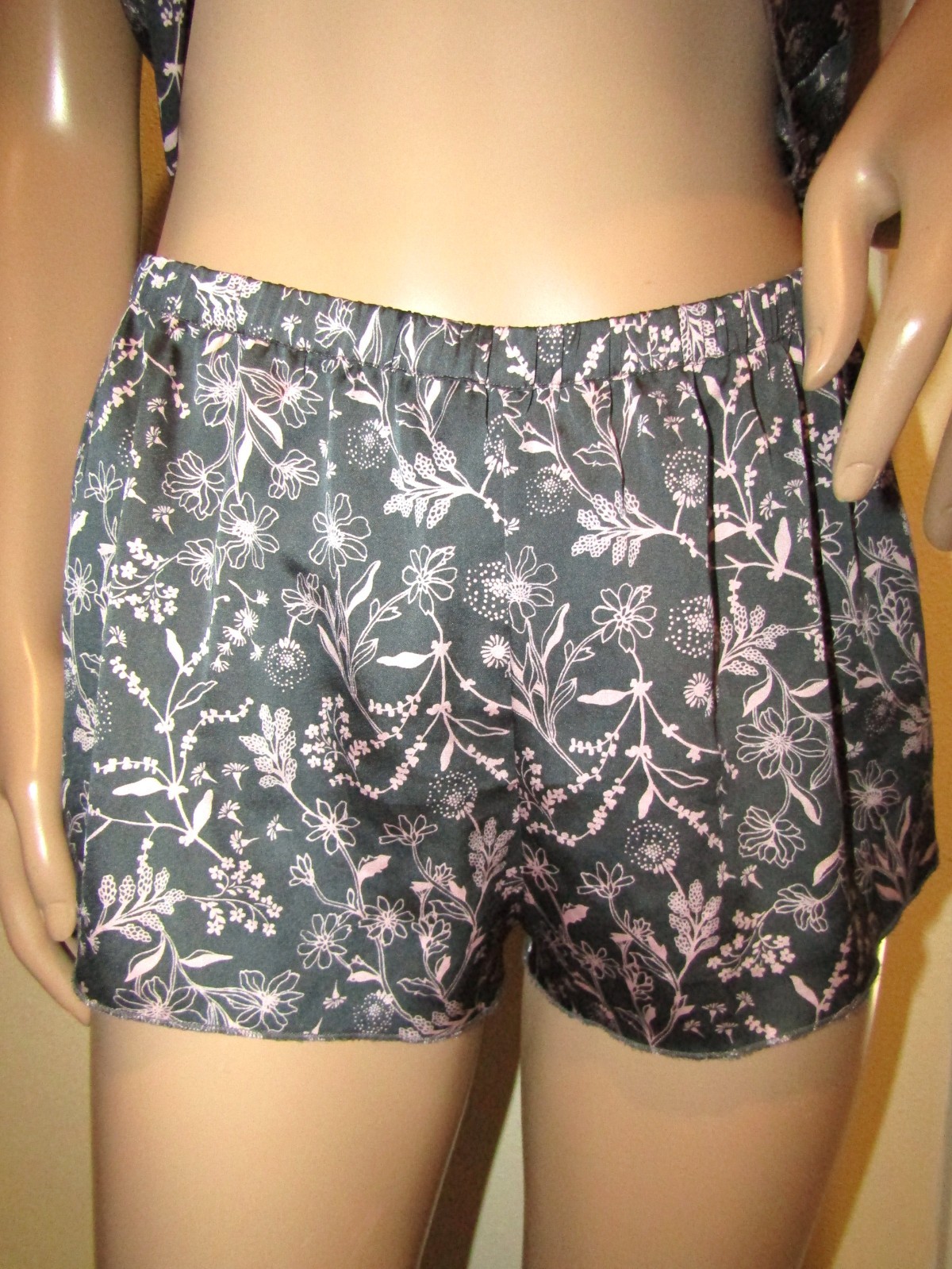 Victoria’s Secret Size M Satin Cami & Shorts Lingerie Sleep Set Grey Pink