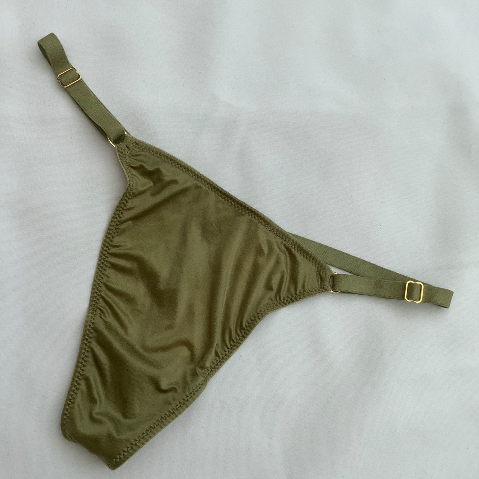 Victoria’s Secret Very Sexy Pale Khaki Smooth V-string Thong Panties Size S BNWT