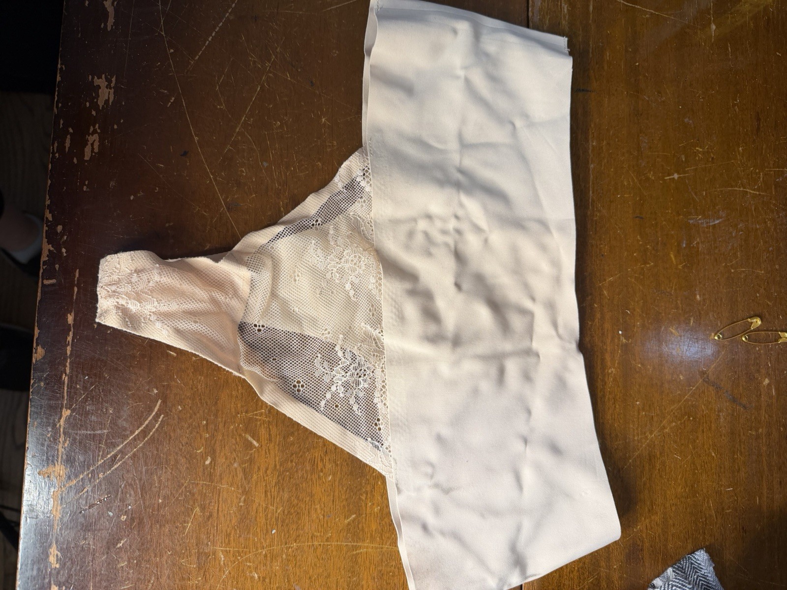 Spanx Undie-Tectable Thong L Nude No VPL Microfiber Smoothing Waistband 277