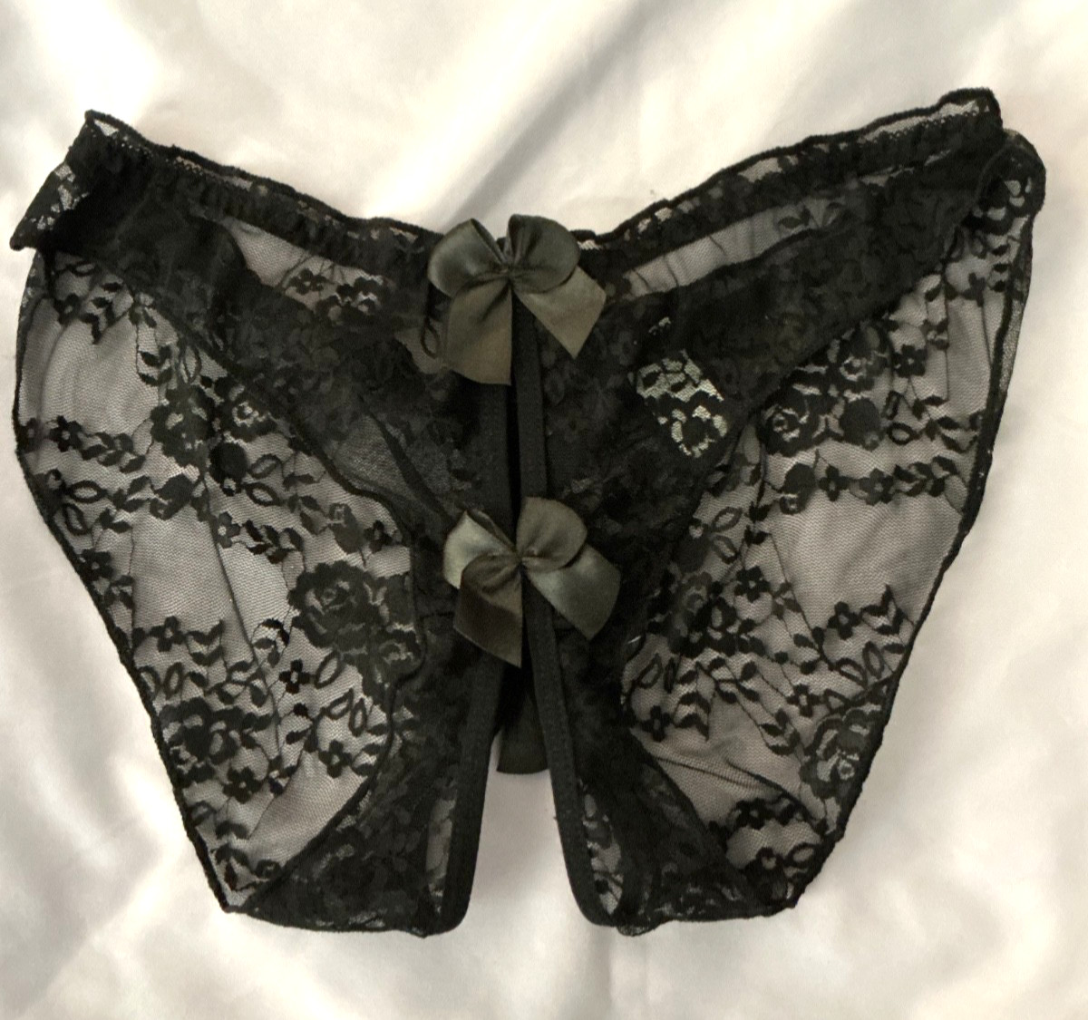 Women’s Black Lace Ruffle Crotchless Bikini Brief Panty Black Bows size Medium