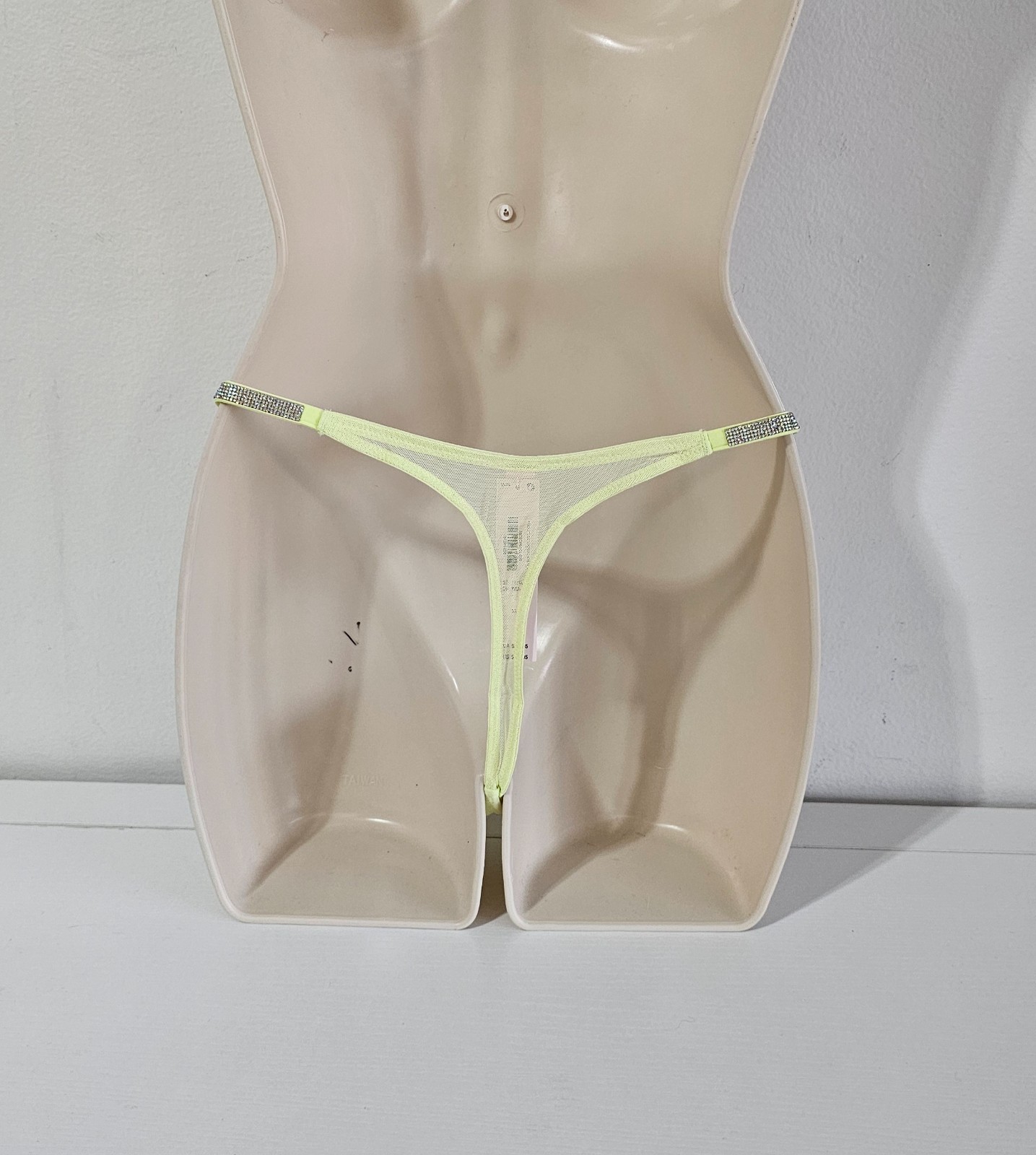 Victoria’s Secret Very Sexy Sheer Shine Thong Panty -Citron Green – M – 11245238