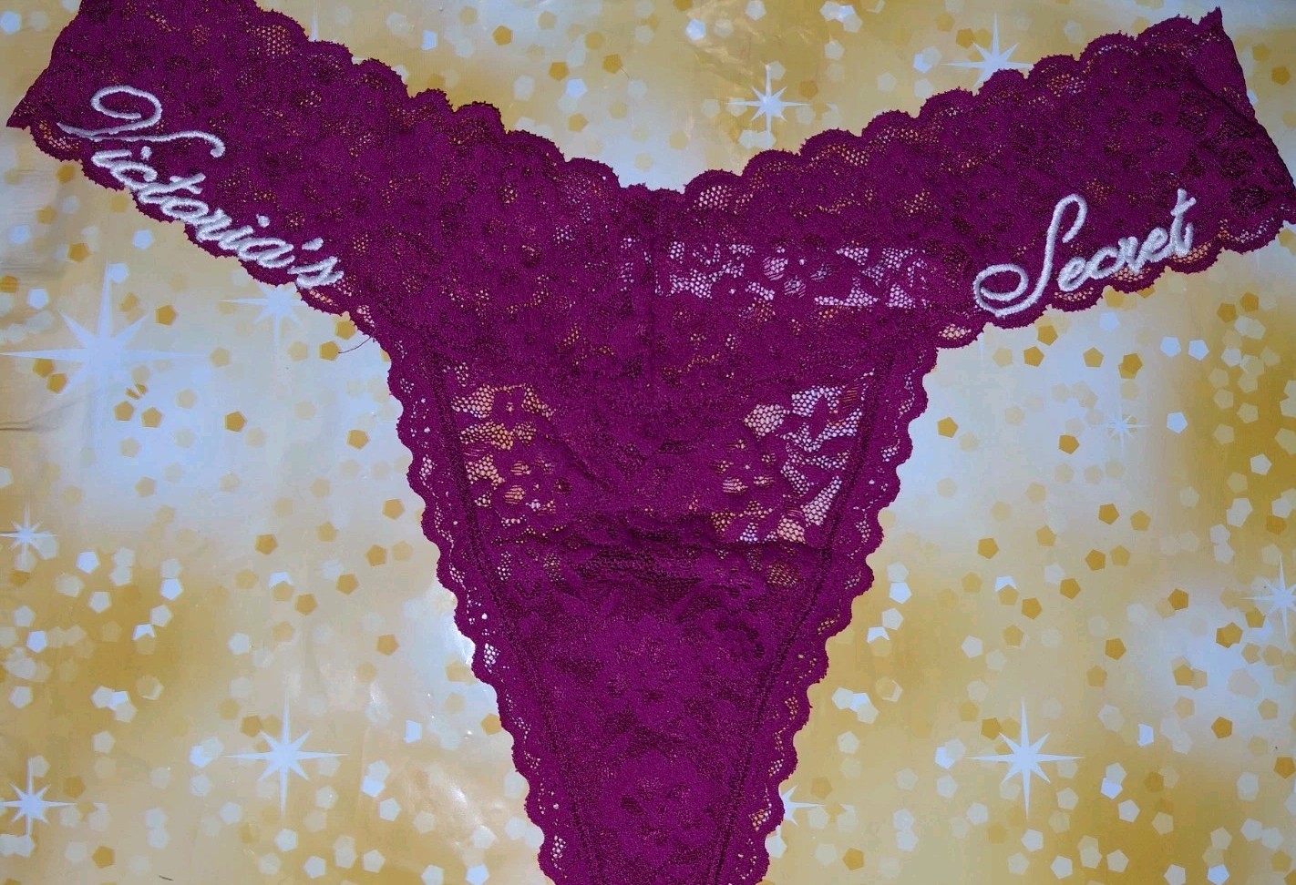 NeW Vs Floral Lace Embroidered Logo thong Panty Size Medium