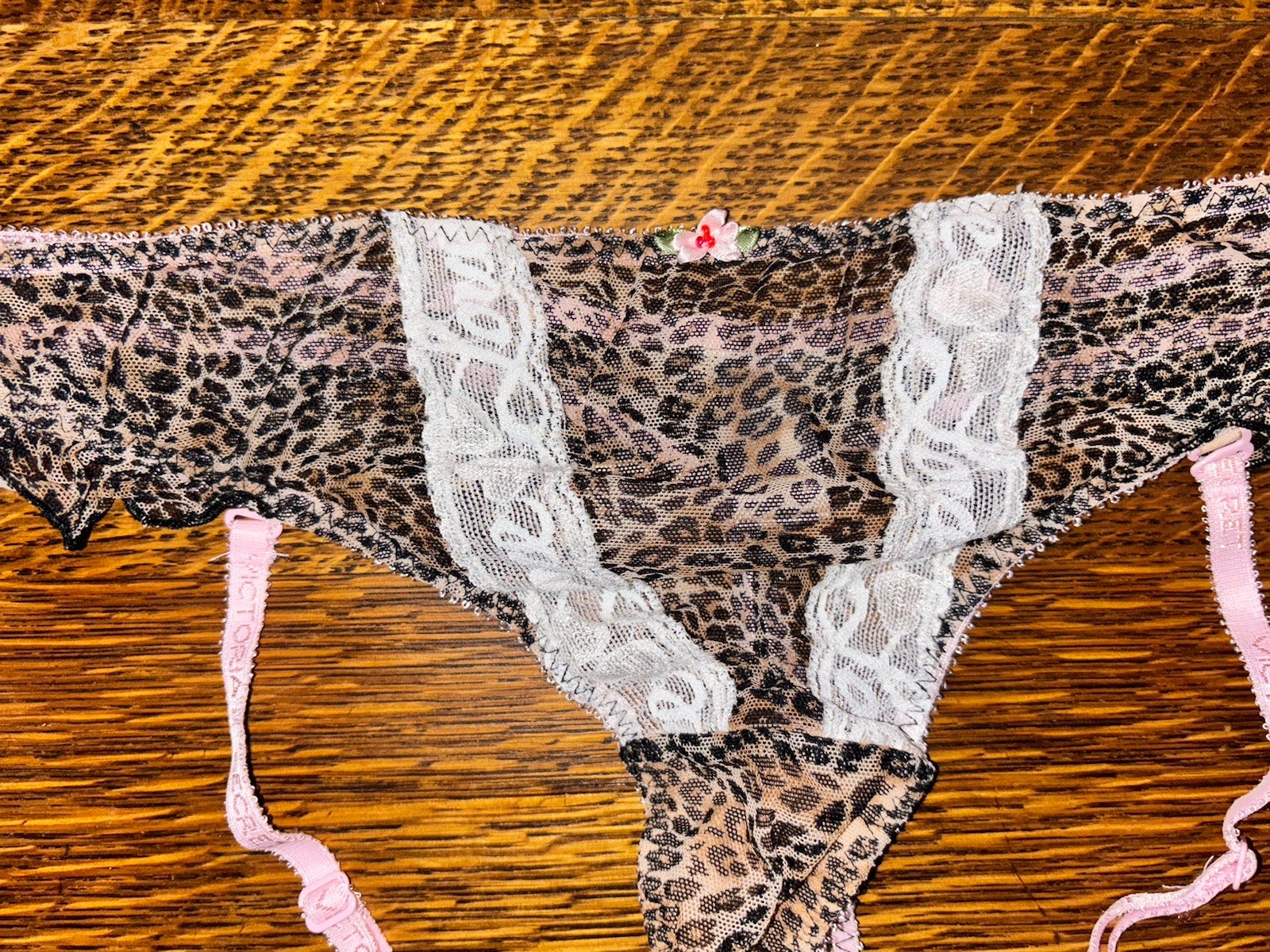 VICTORIAS SECRET Angels lace Mesh Ruffle garter thong panty animal Print Sz L