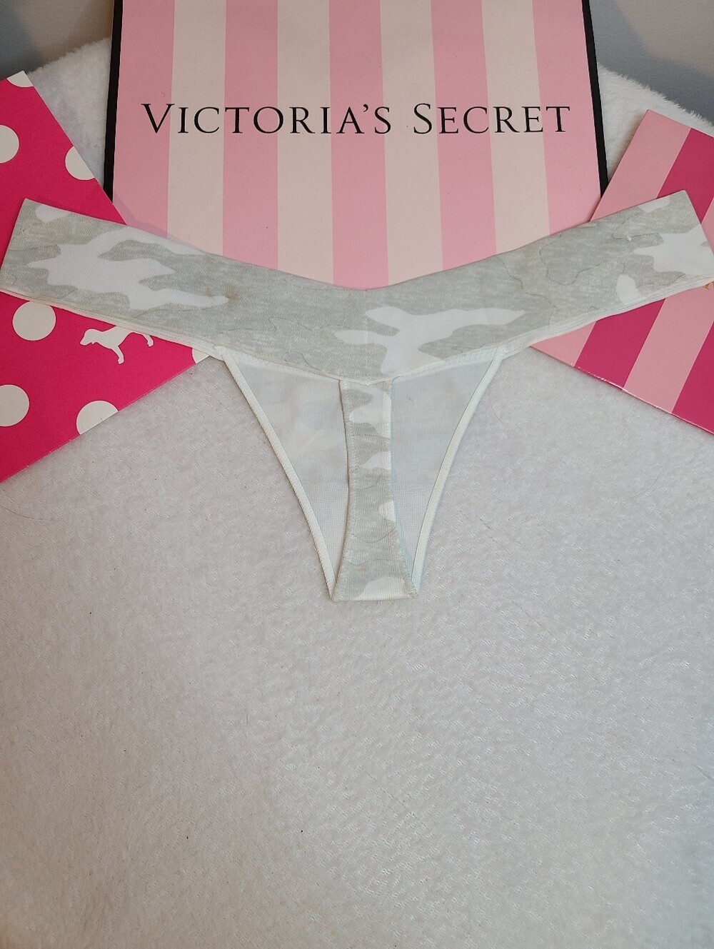 Retired VS PINK Smooth No-show Nylon Yoga Thong Panty Size M Light Camo