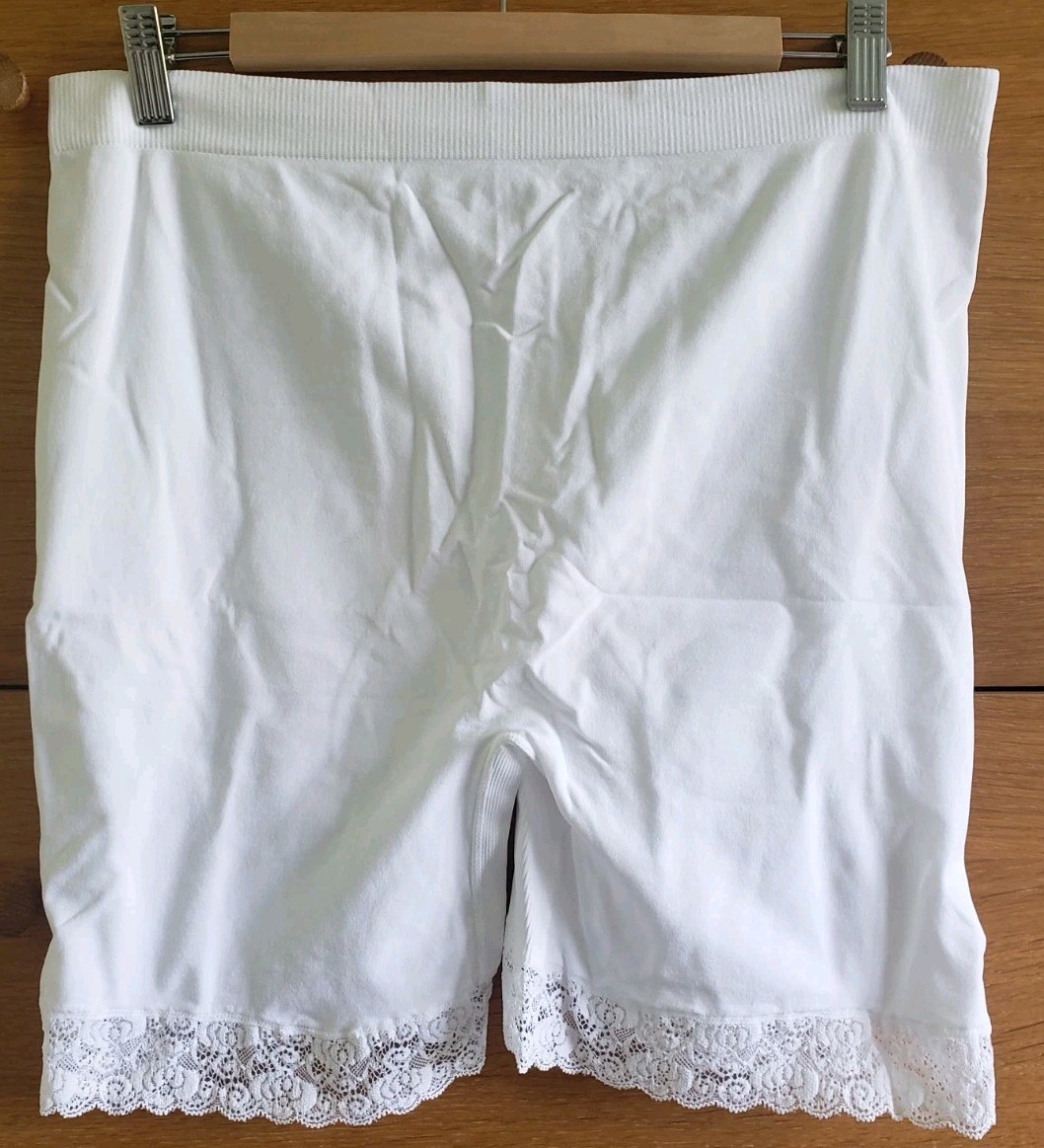 The Big Bloomers Company White Lace Edged Slip Shorts – 30-36+ – NEW