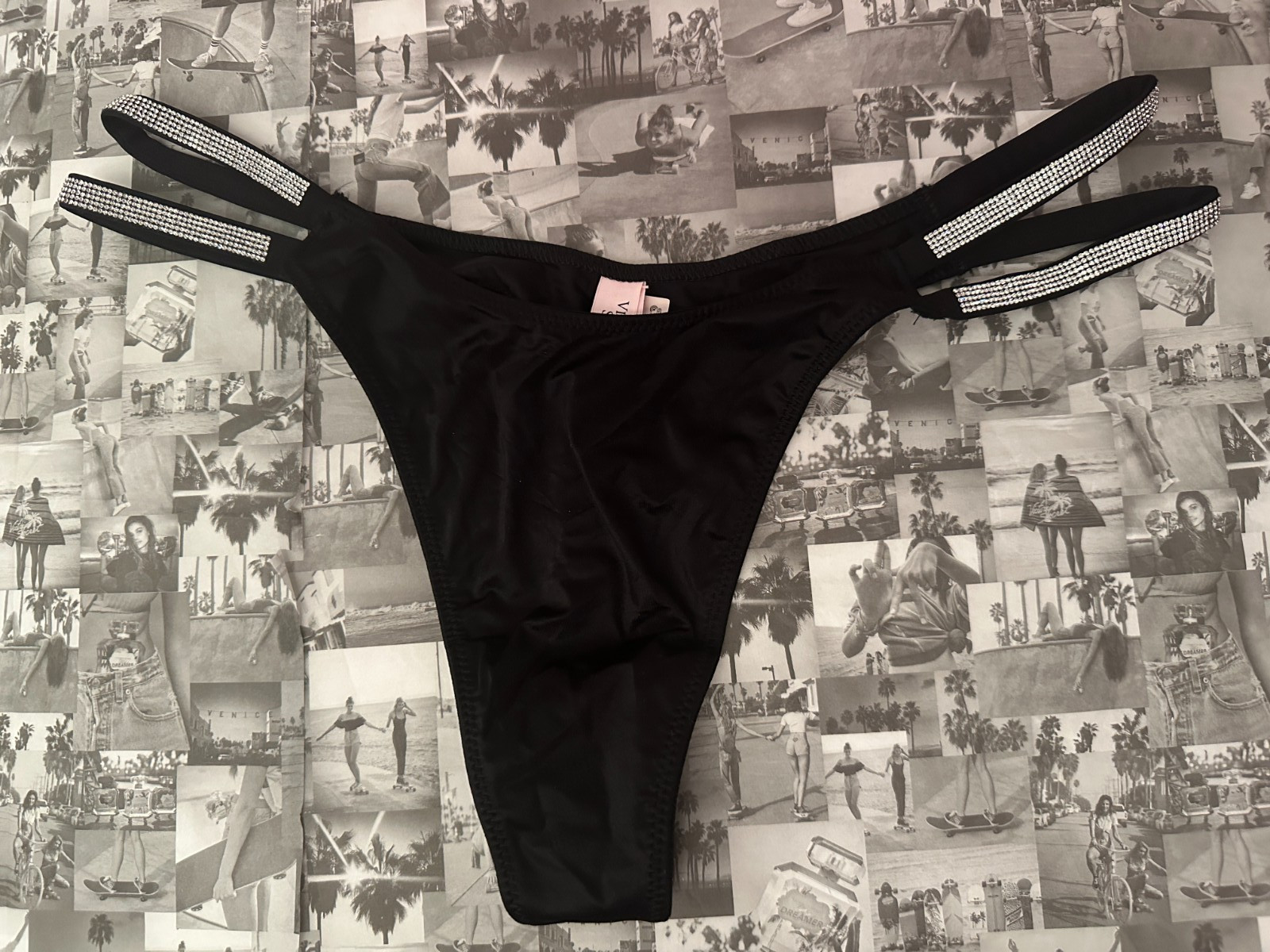 NWT Victoria’s Secret Very Sexy Double Shine Strap Smooth Thong Panty Black M