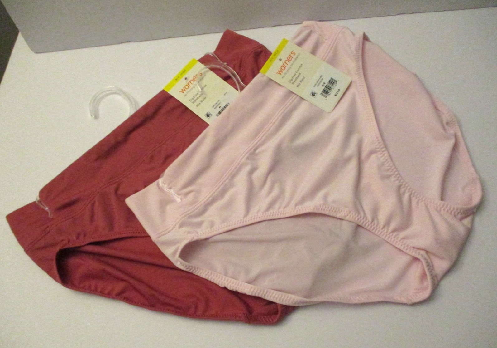 Warners hi cut panties~2 pair with Dig-Free Comfort size 6/M style 5138J