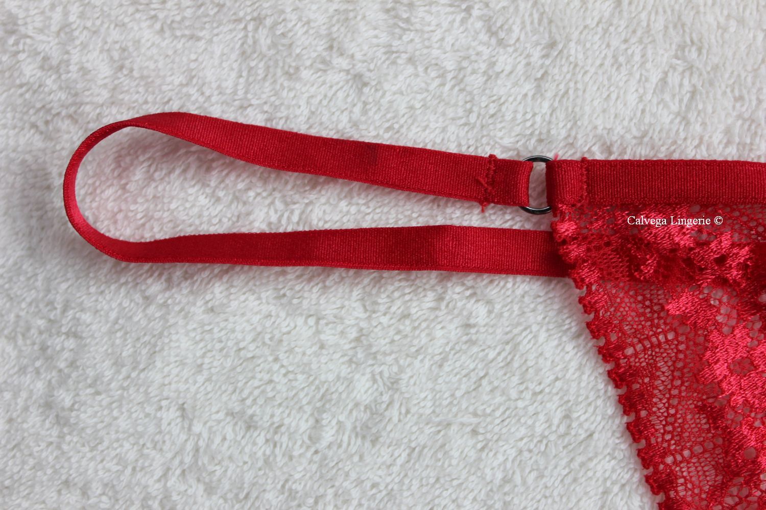 NWT OnGossamer G2001 “Beautifully Basic” Low Rise Lace String Thong, Red