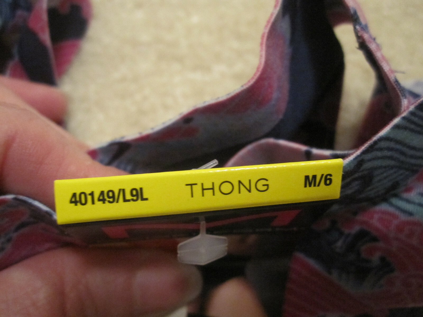 Maidenform ladies panties comfort devotion thong size 6 M style#40149