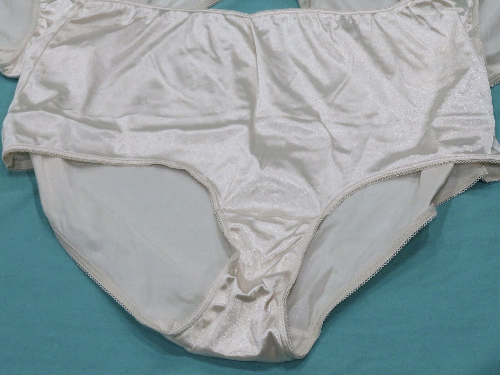 New Vintage Intimates by Lane Bryant Second Skin Liquid Satin Briefs Ivory 26/28