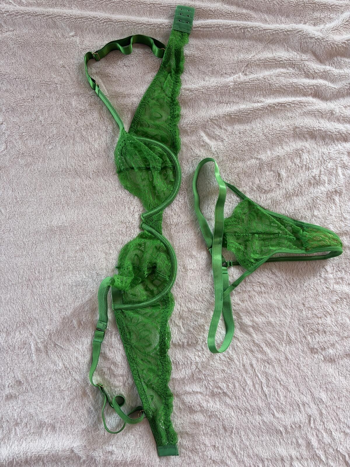 Green Lace Lingerie Set – Bra and Thong