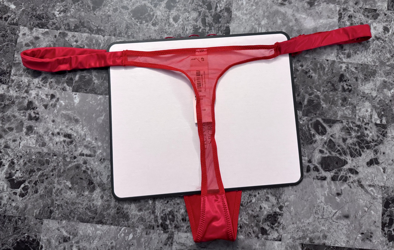 VICTORIA’S SECRET RED SATIN SMOOTH HEART CUTOUT EMBROIDERY MESH THONG PANTIES
