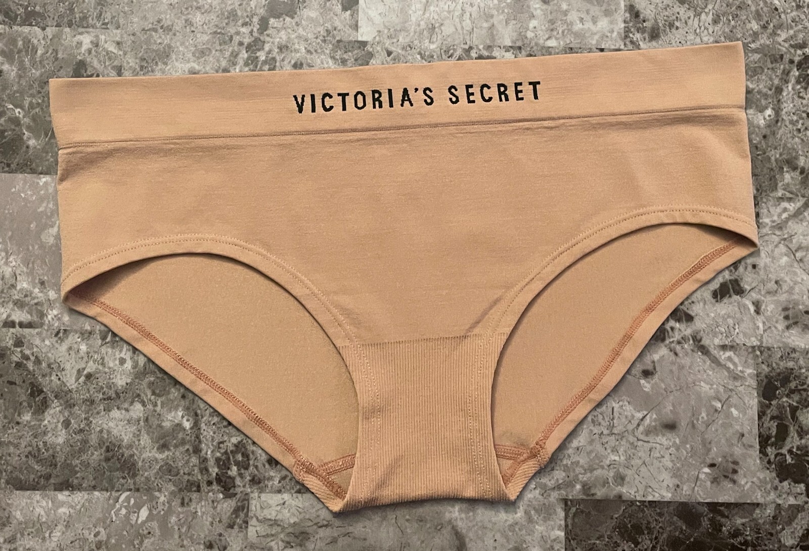 NWT VICTORIA’S SECRET L BEIGE NUDE BLACK LOGO STRETCH SEAMLESS HIPHUGGER PANTIES