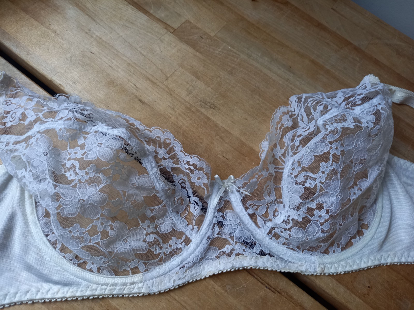 40DD White Bra with Full Lace Cups Underwire Bra 40DD BRAND NEW