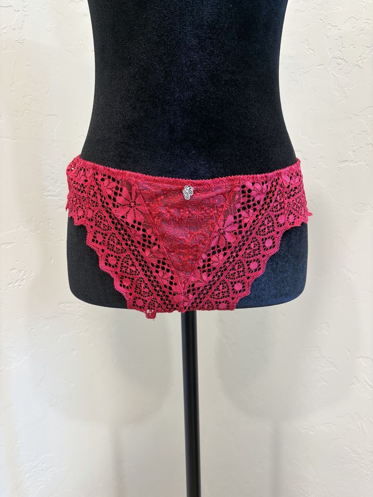 Empreinte Woman’s Red Floral Lace Thong Panties Size XL Sheer Semi-Transparent