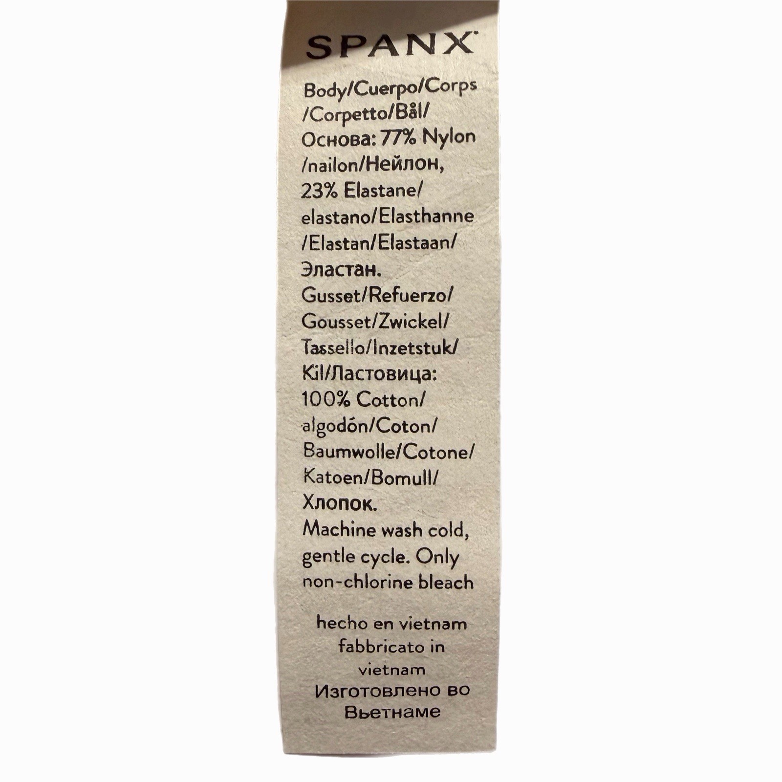 Spanx M Undie-tectable Thong Panties Women’s Size XS SOFT NUDE SPO115 NWT