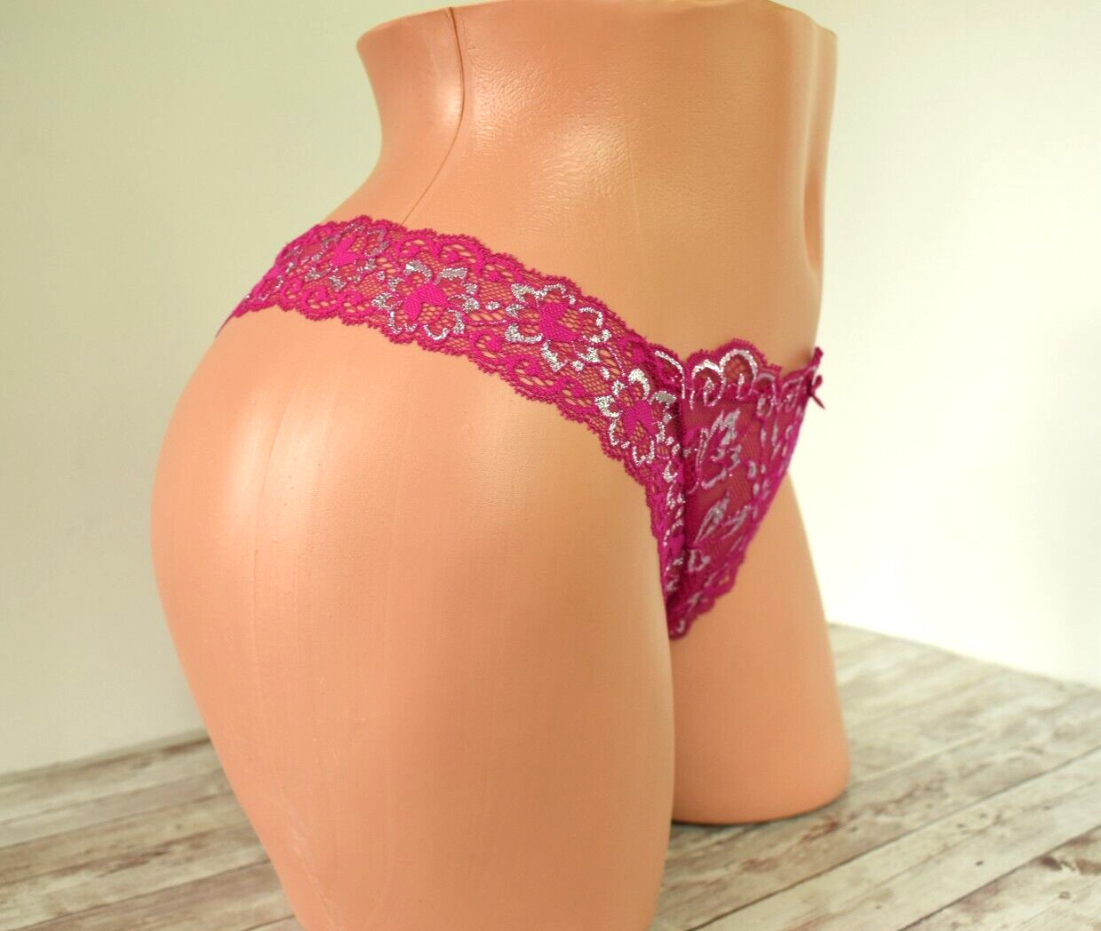 Victoria’s Secret MEDIUM *DREAM ANGELS* ALLURE SHINE LACE THONG *Wicked Rose*