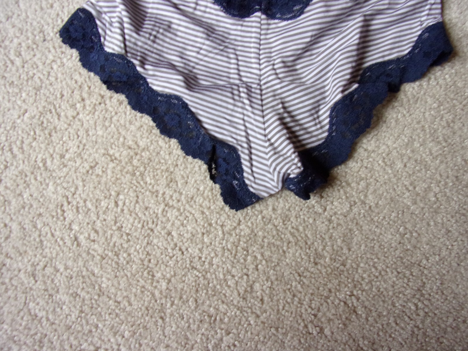 Lot of 3 Womens Maidenform Scalloped Lace Hipster Panty Size S/5 Navy/Gray/White