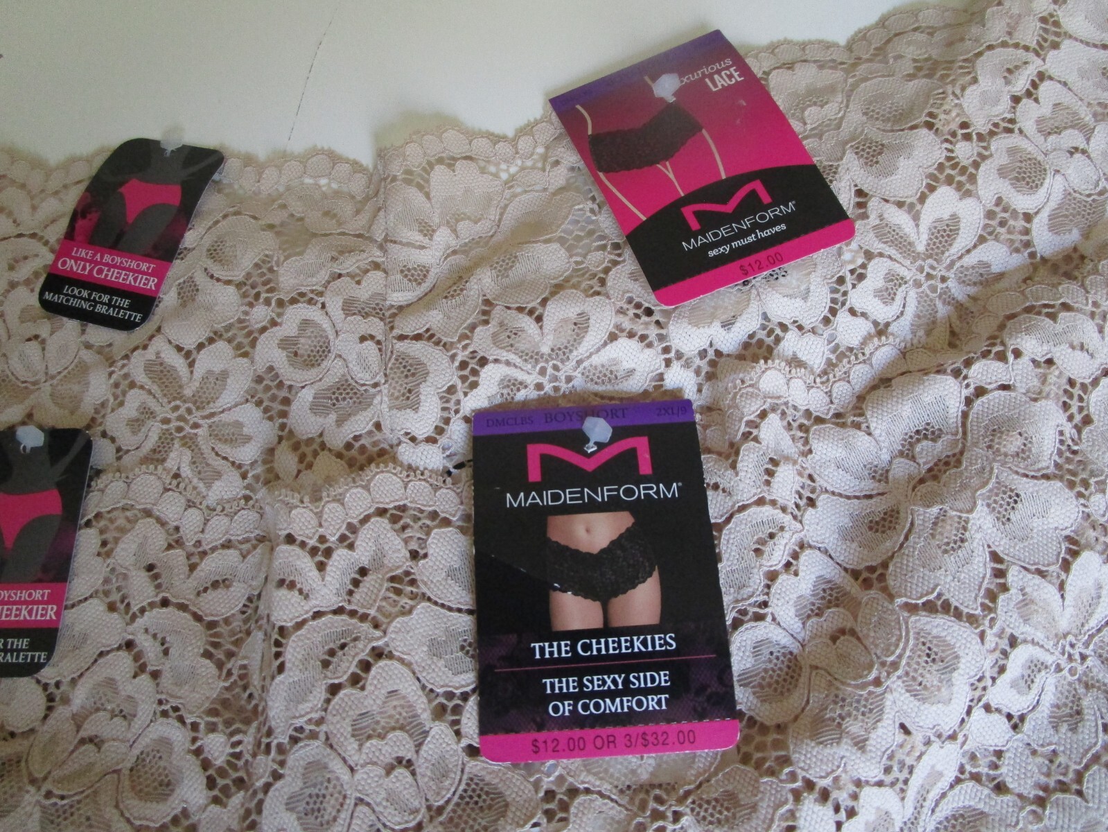 2 Maidenform Luxurious lace Boyshorts Size 9 Beige