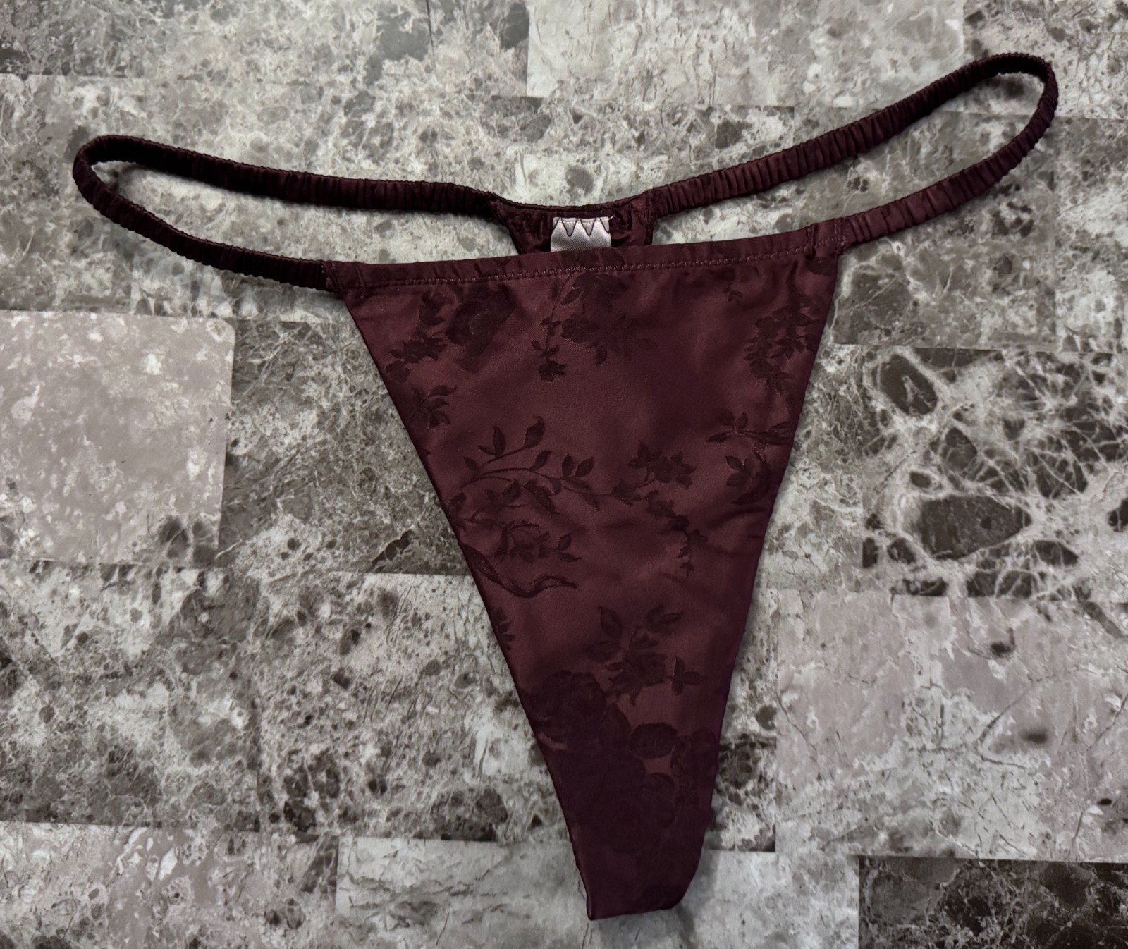 NWT VICTORIA’S SECRET MEDIUM SMOOTH FLORAL JACQUARD VINTAGE RARE THONG PANTIES
