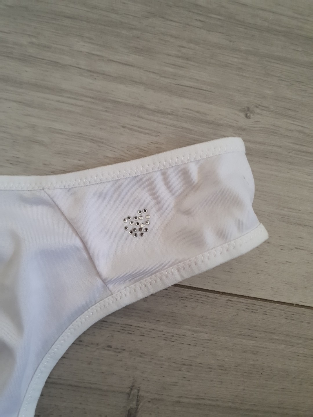 BNWT Marlon White High Cut Diamante Heart Thong Panties Size 8-10