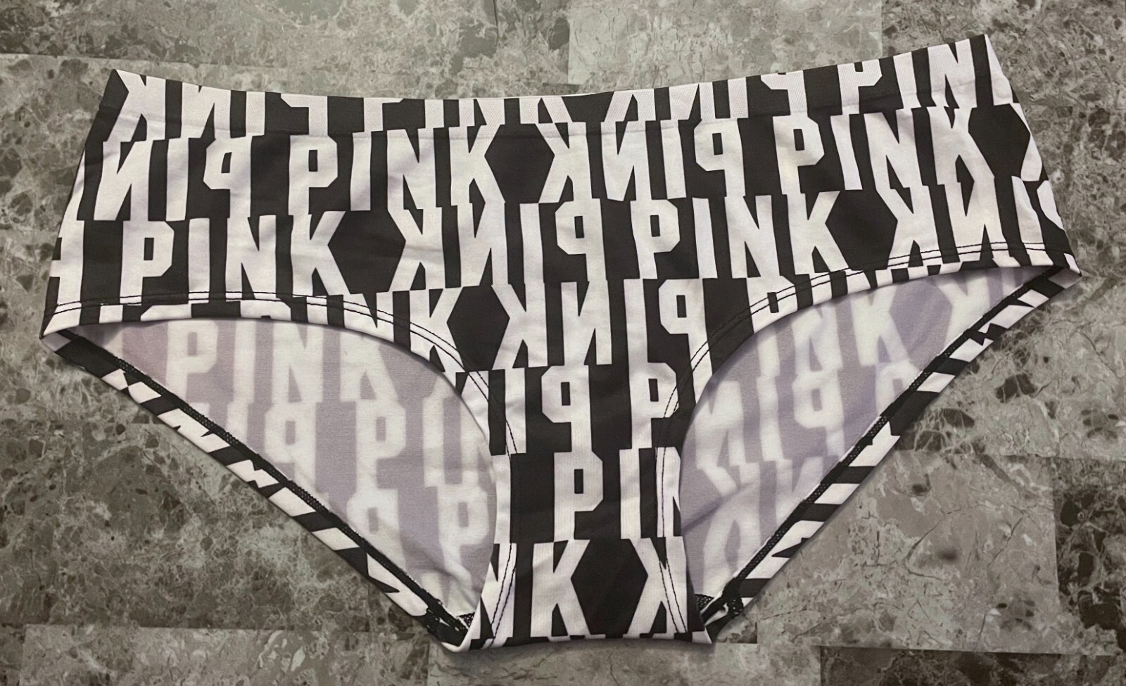NWT VICTORIA’S SECRET PINK LARGE BLACK WHITE LOGO SEAMLESS RARE HIPSTER PANTIES