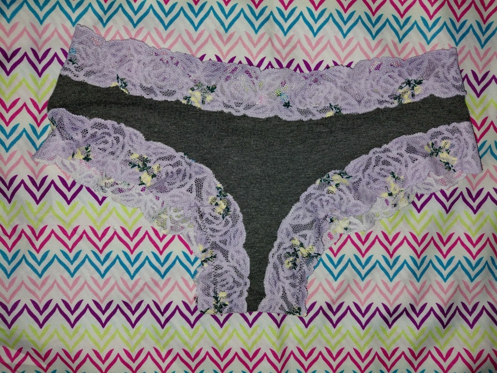 Vs Pink Older Style Floral LAce Trim 2 Tone Cheekster Size Small New