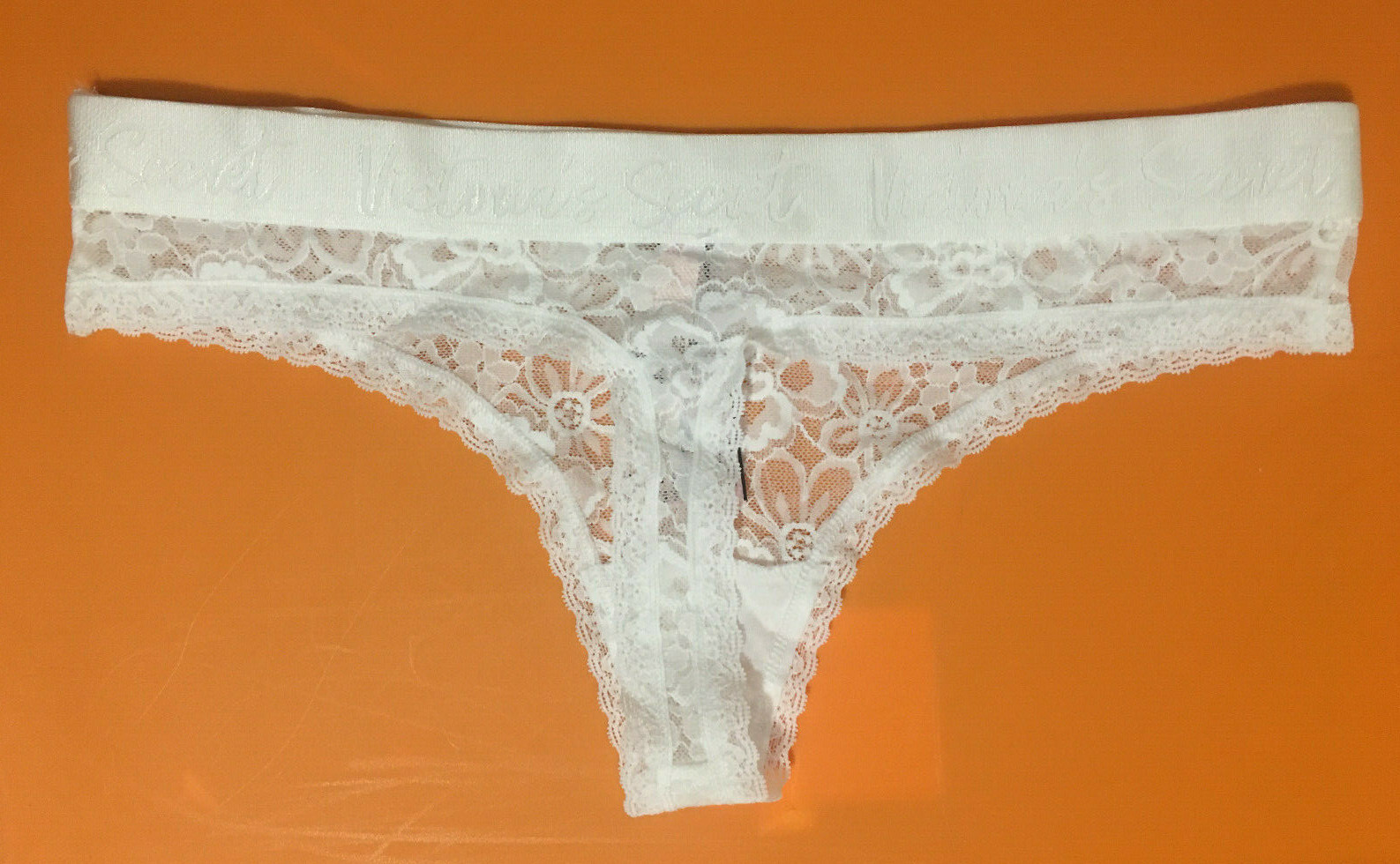 Victorias Secret White Floral Lace Thong Panty Size M Logo Waistband Elastic NWT