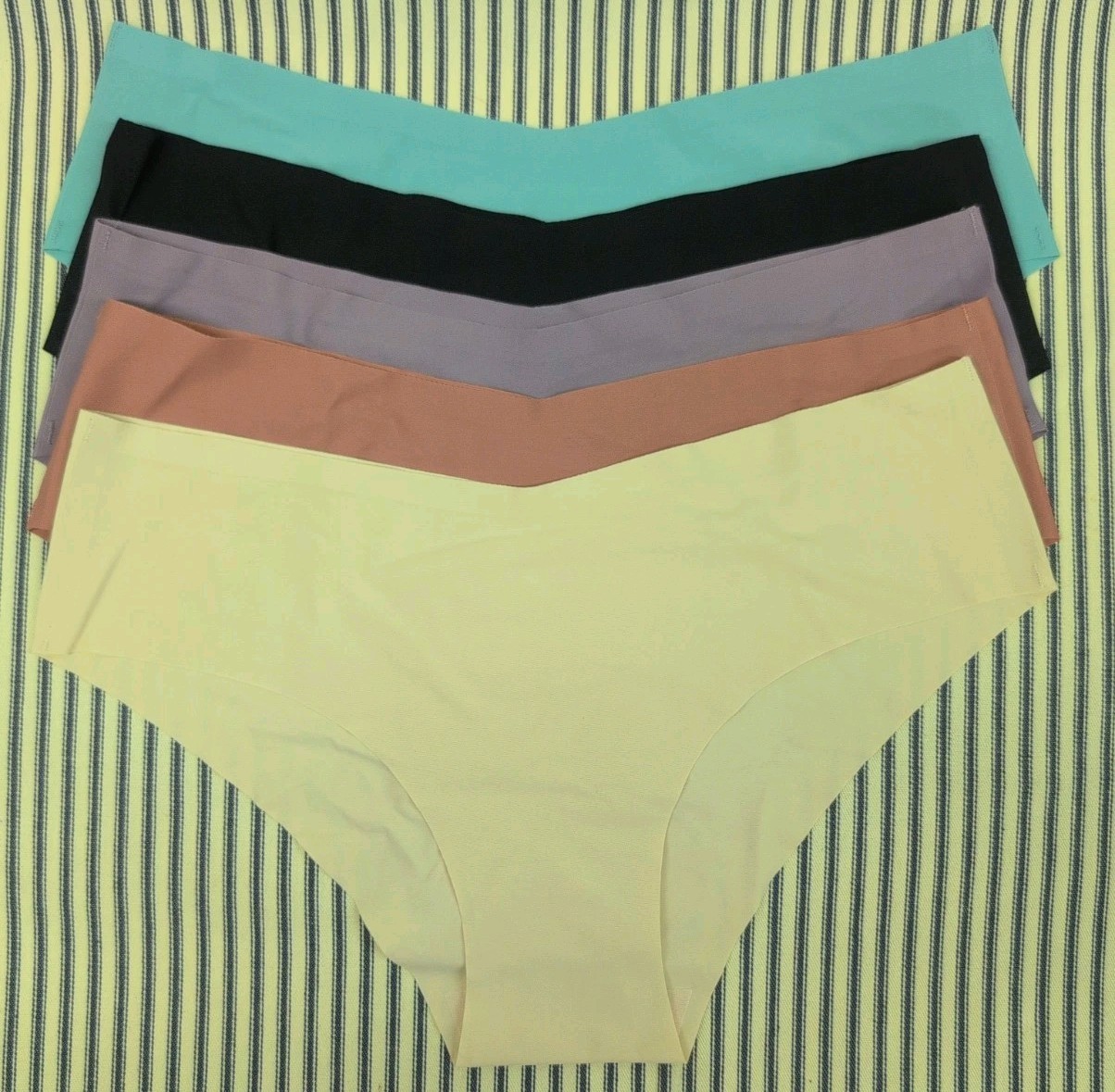 New Without Tags Women’s Seamless Hipster V Cut Cheeky No Show 5PK Size Small